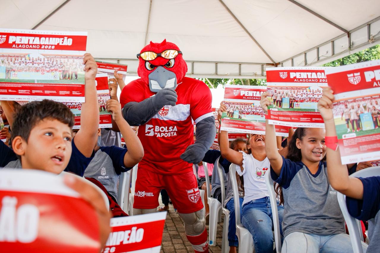 Parceria com o CRB proporciona manhã especial para alunos do programa Bora Jogar em Atalaia